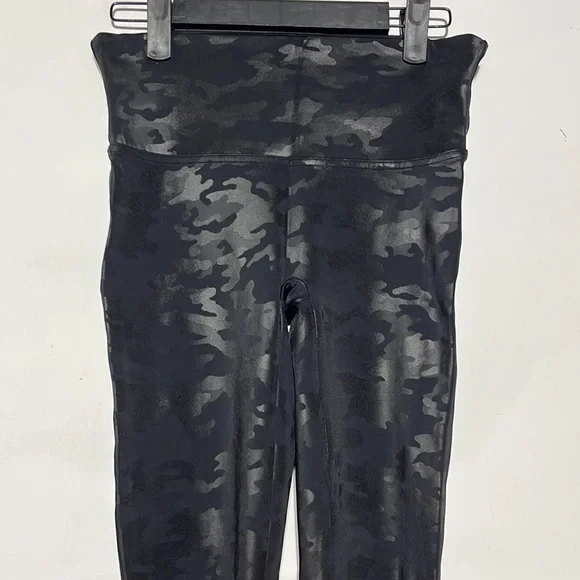 SPANX Slim Built In Contoured Power Waistband Tummy Shaping Camo Leggings Size M - Picture 3 of 7